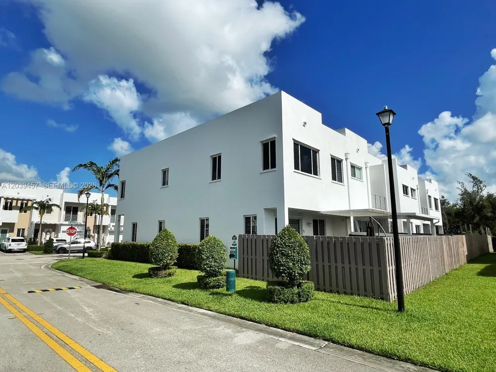 7243 NW 103rd Path Doral, FL 33178