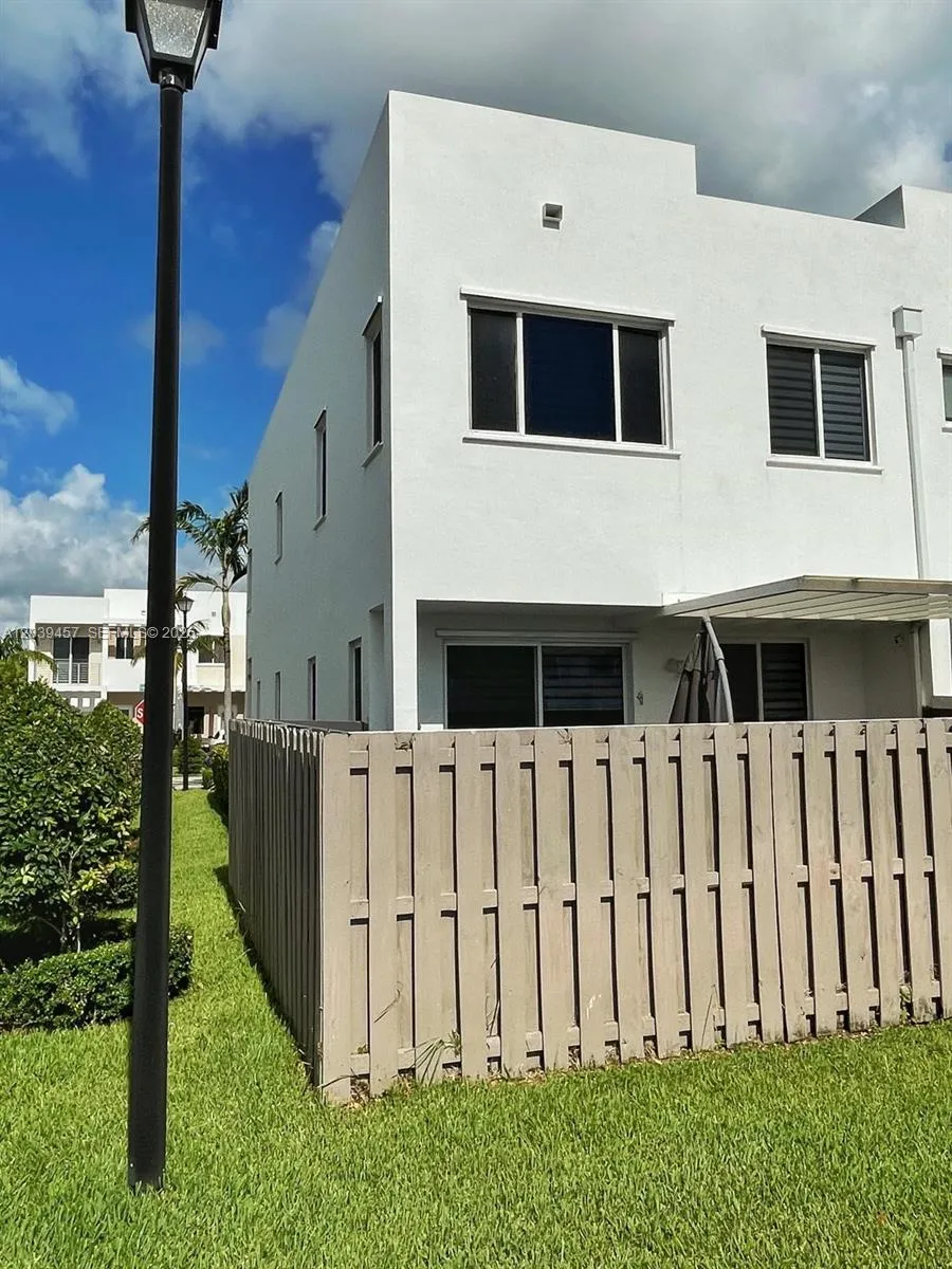 7243 NW 103rd Path Doral, FL 33178