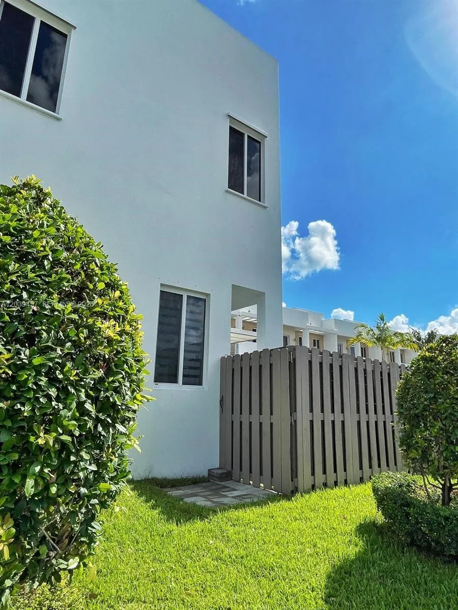 7243 NW 103rd Path Doral, FL 33178