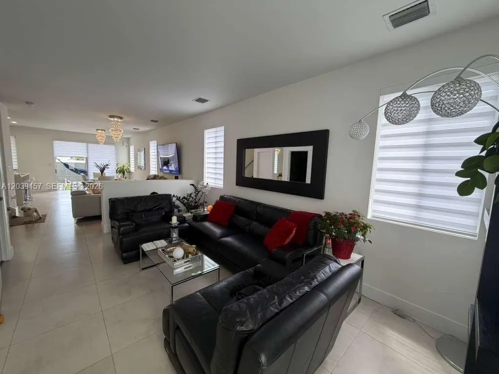 7243 NW 103rd Path Doral, FL 33178