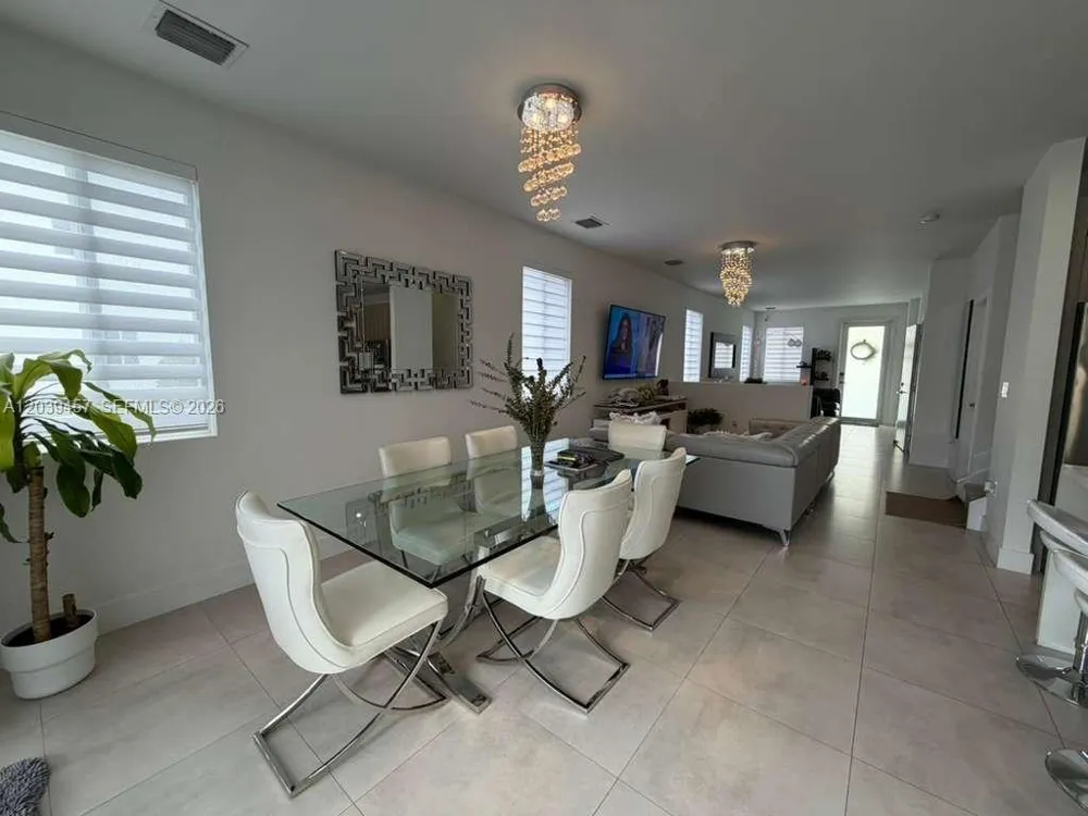 7243 NW 103rd Path Doral, FL 33178