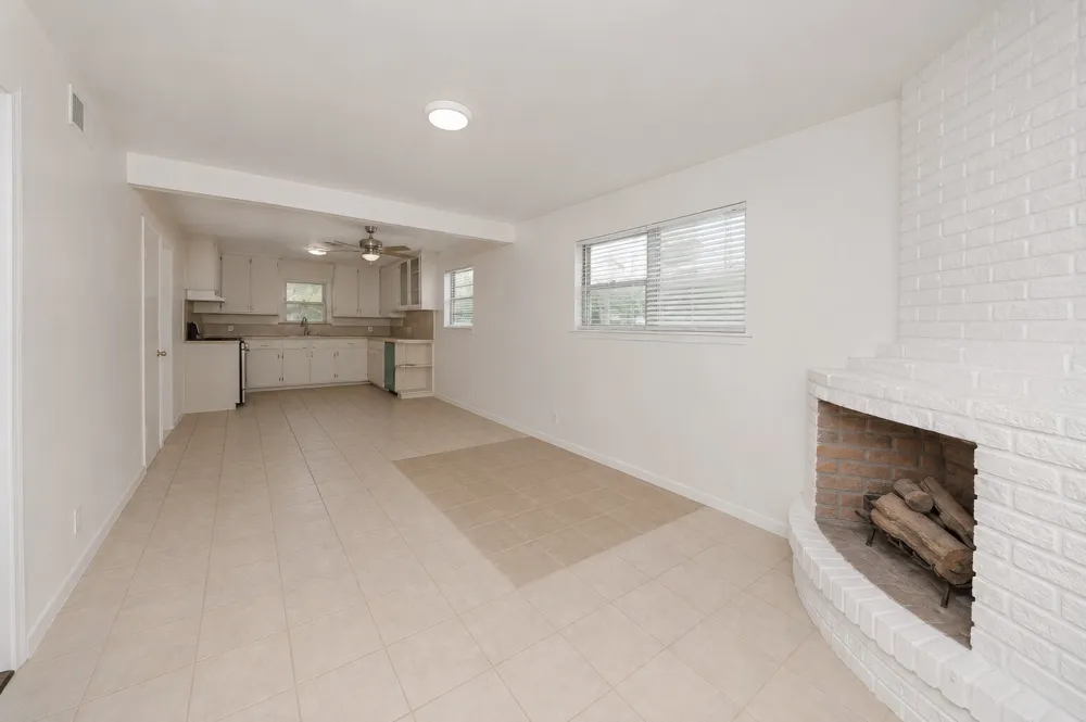 4028 Shawnee Trail Lake Worth, TX 76135