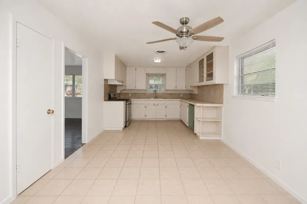 4028 Shawnee Trail Lake Worth, TX 76135