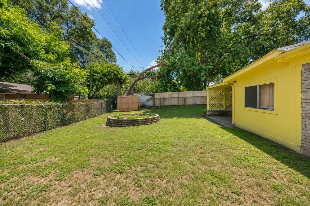 4028 Shawnee Trail Lake Worth, TX 76135