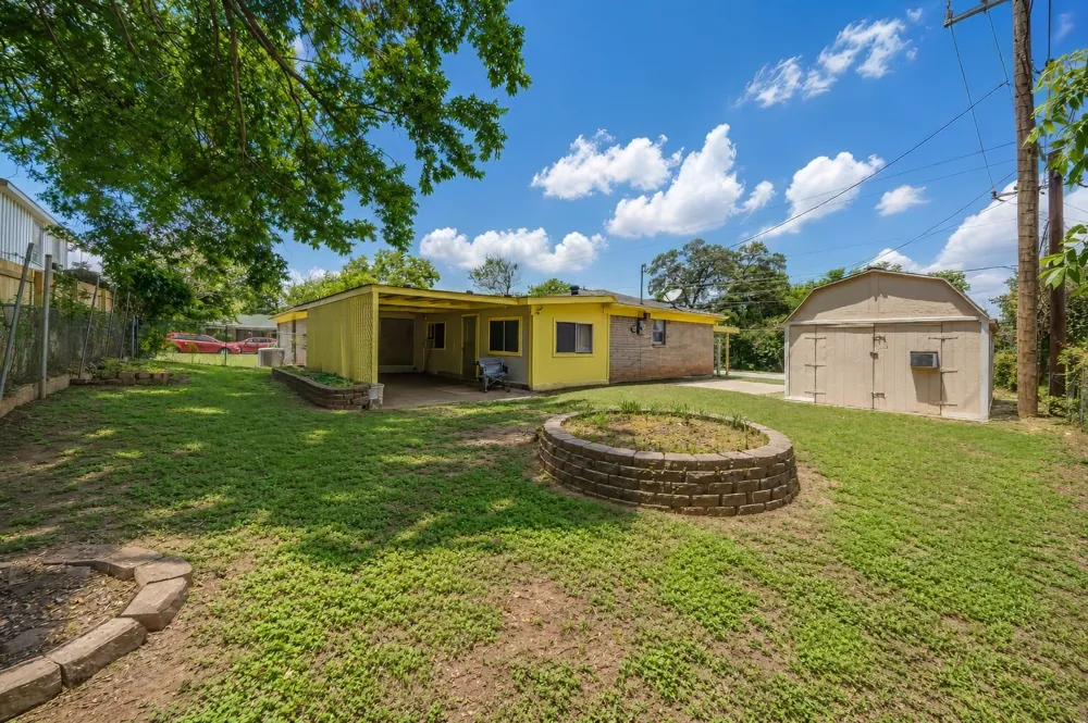4028 Shawnee Trail Lake Worth, TX 76135
