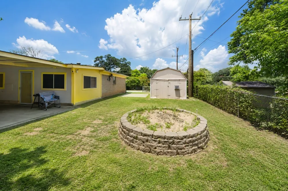 4028 Shawnee Trail Lake Worth, TX 76135