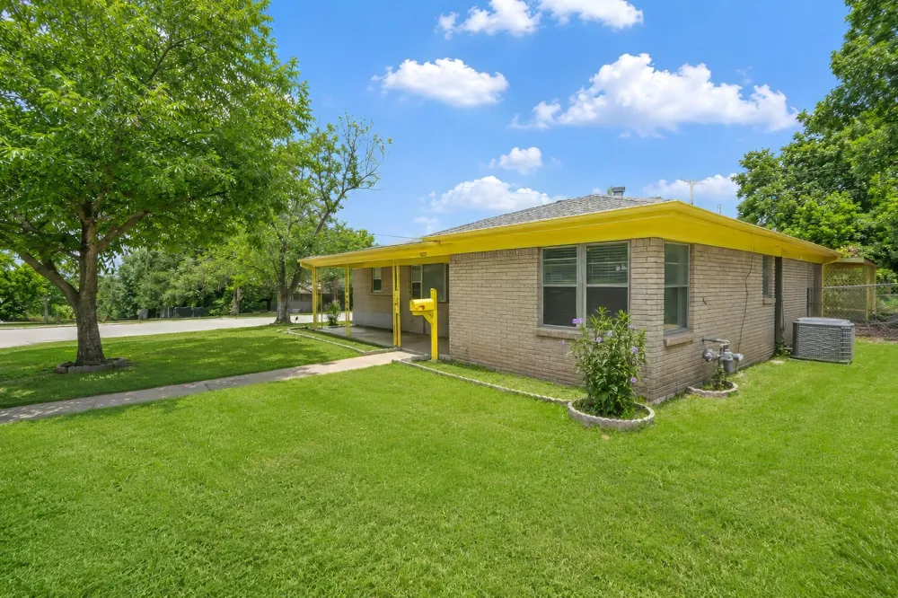 4028 Shawnee Trail Lake Worth, TX 76135
