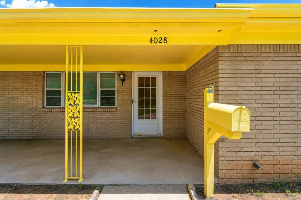 4028 Shawnee Trail Lake Worth, TX 76135