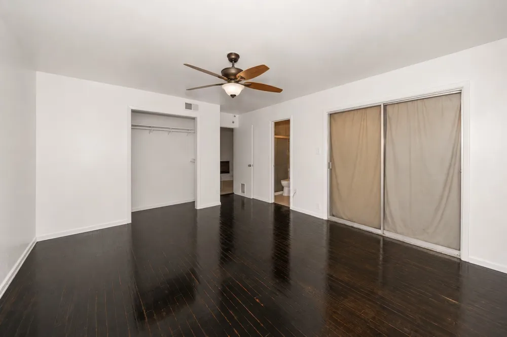 4028 Shawnee Trail Lake Worth, TX 76135