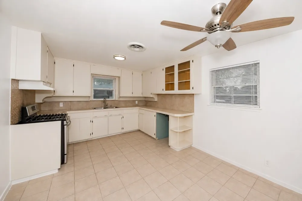 4028 Shawnee Trail Lake Worth, TX 76135