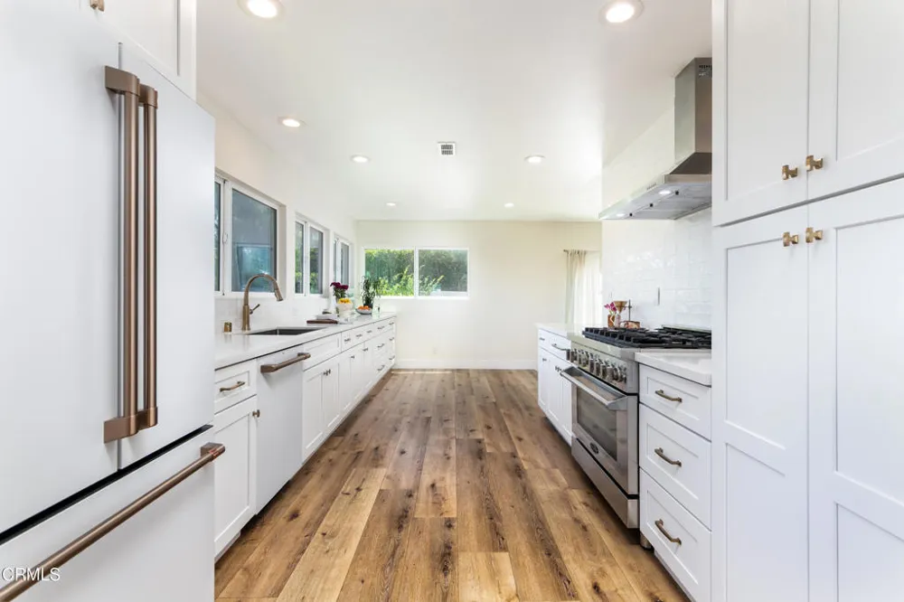193 W Sidlee Street Thousand Oaks, CA 91360