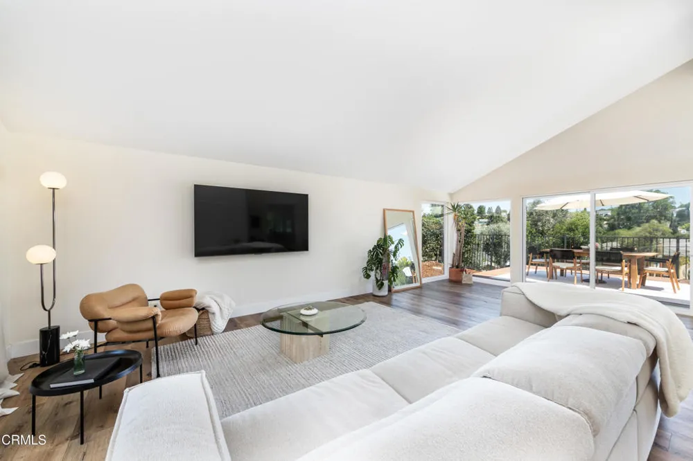 193 W Sidlee Street Thousand Oaks, CA 91360