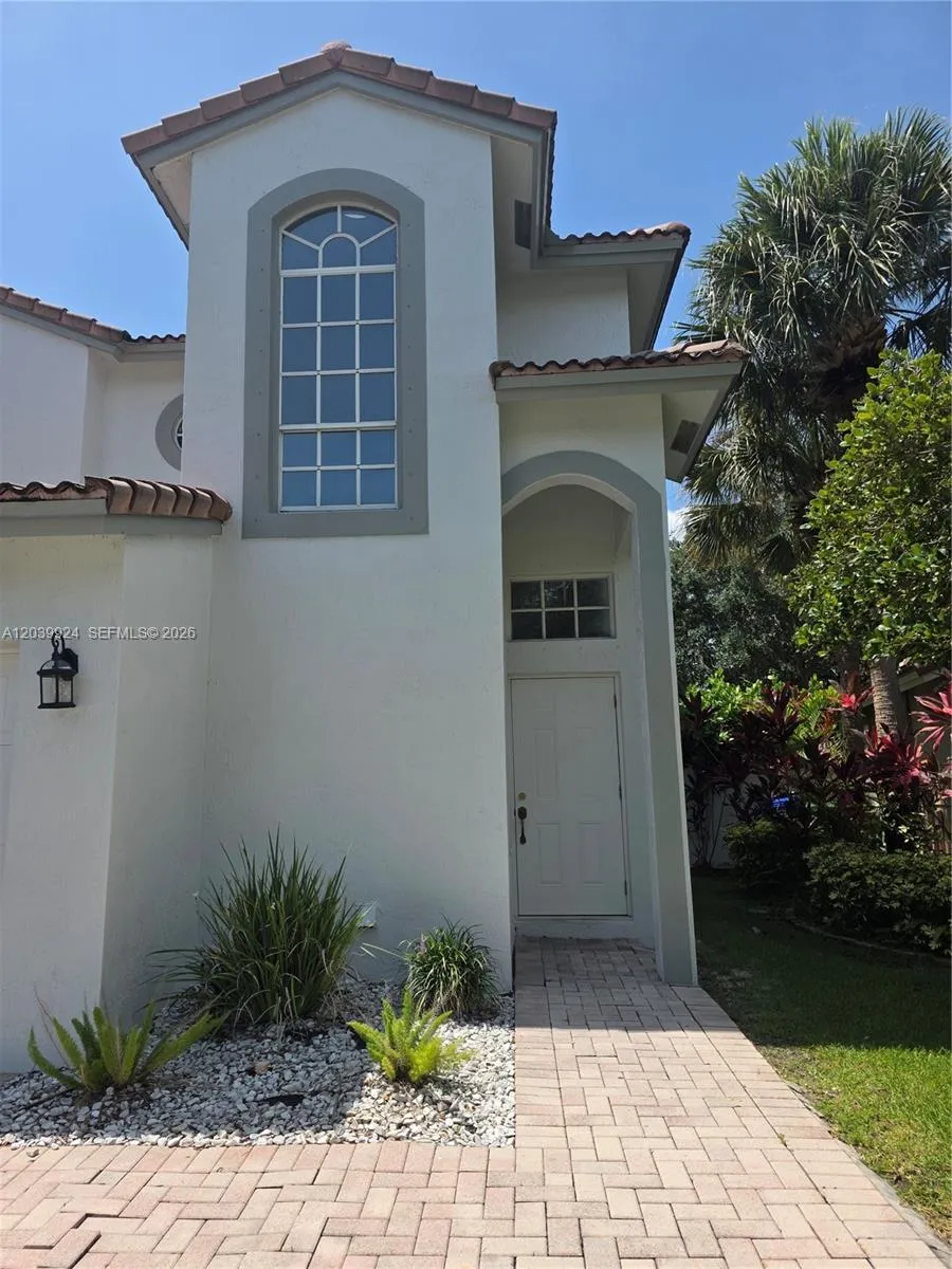 17124 NW 10th St Pembroke Pines, FL 33028