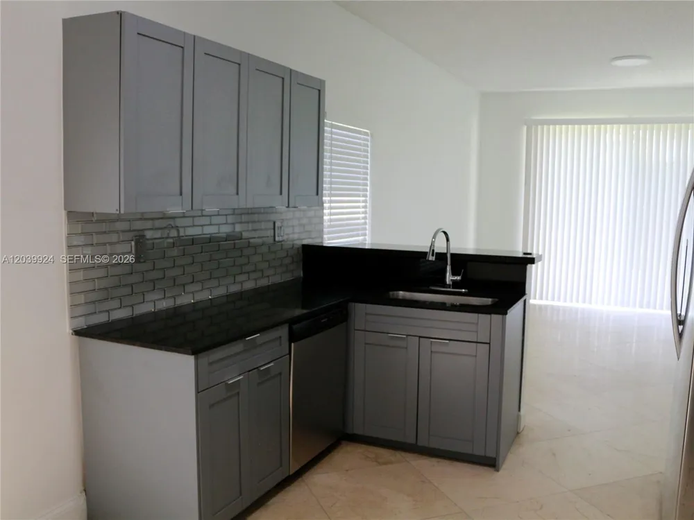 17124 NW 10th St Pembroke Pines, FL 33028