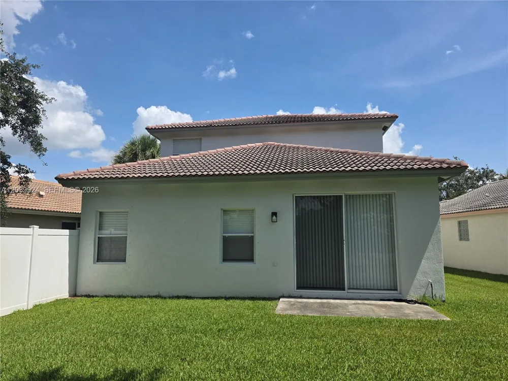 17124 NW 10th St Pembroke Pines, FL 33028