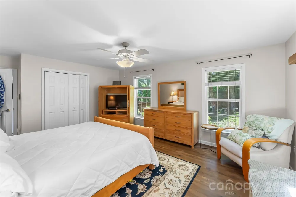 70 Heslar Way Marshall, NC 28753