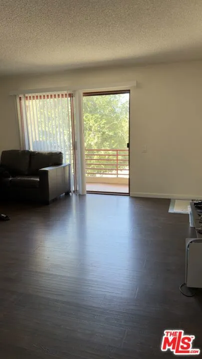 6825 Alabama Avenue #217 Canoga Park, CA 91303