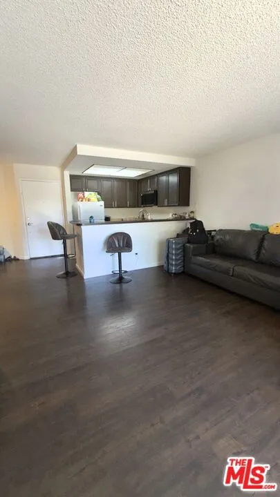 6825 Alabama Avenue #217 Canoga Park, CA 91303