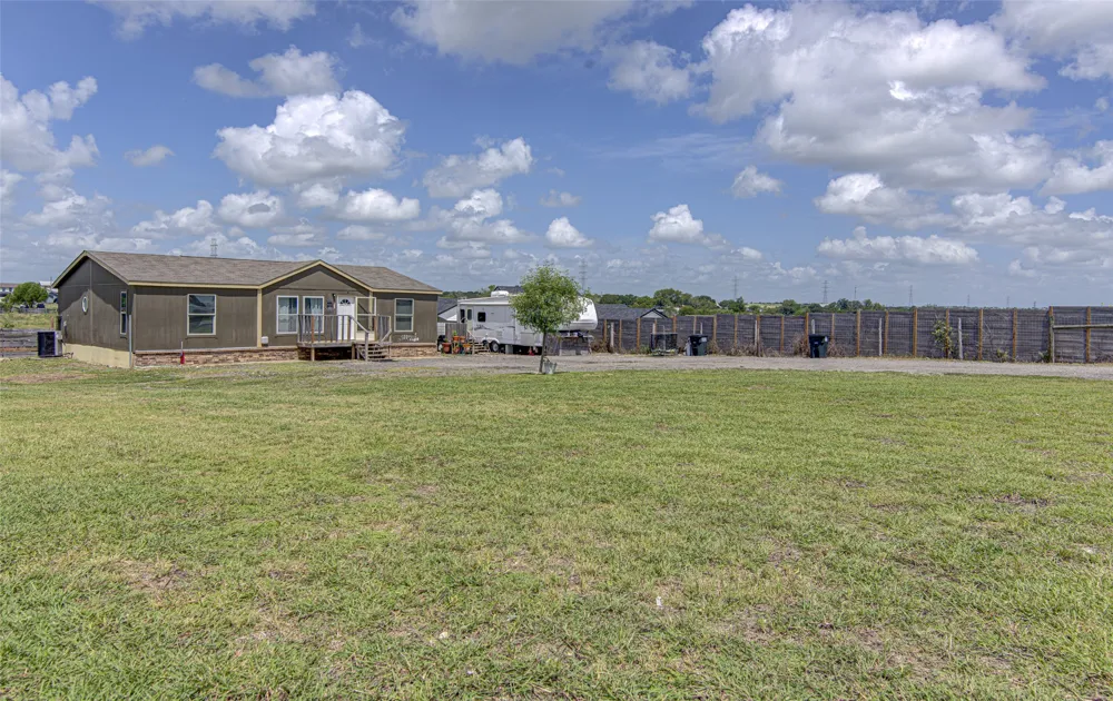 445 Rancho Linda Dr. Lockhart, TX 78644