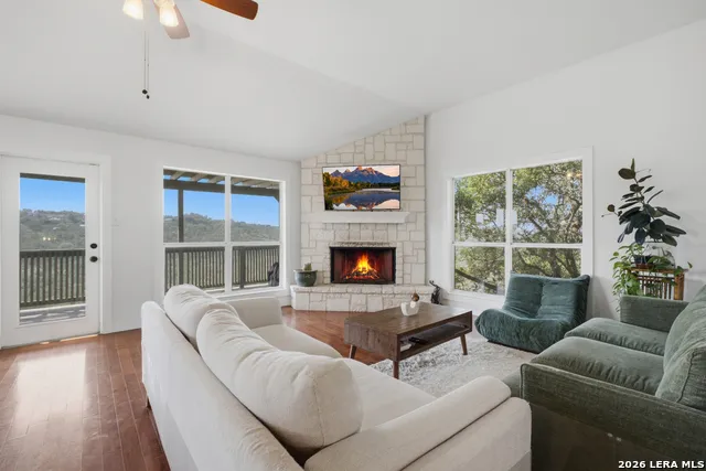 9846 Cash Mountain Rd Helotes, TX 78023