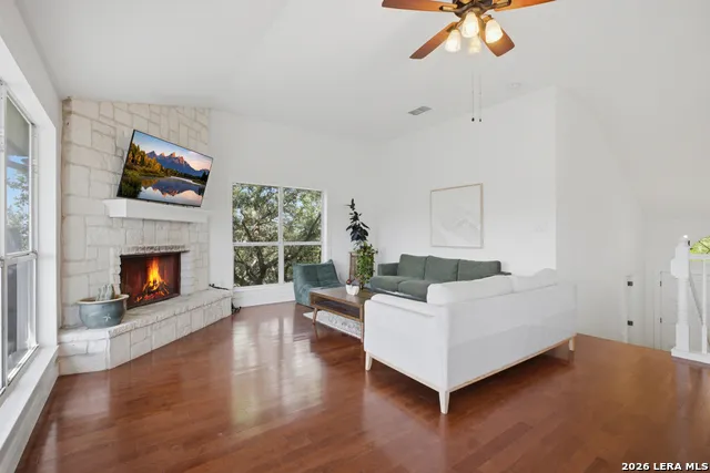 9846 Cash Mountain Rd Helotes, TX 78023