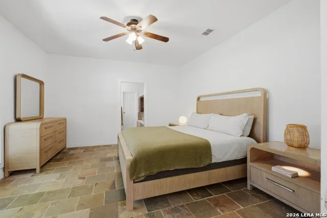 9846 Cash Mountain Rd Helotes, TX 78023