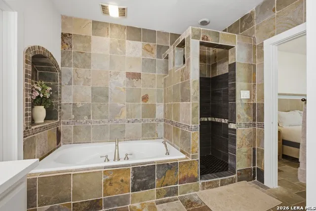 9846 Cash Mountain Rd Helotes, TX 78023