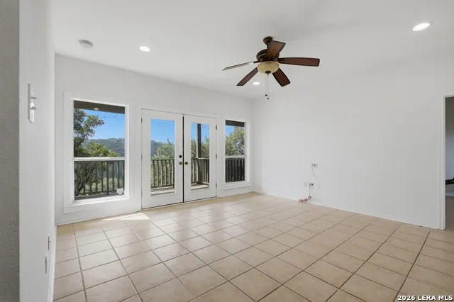 9846 Cash Mountain Rd Helotes, TX 78023