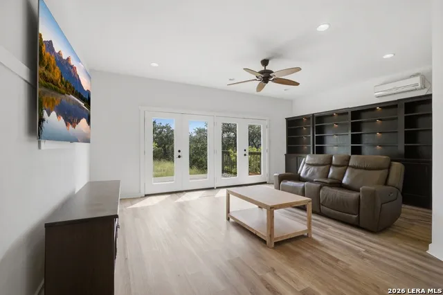 9846 Cash Mountain Rd Helotes, TX 78023