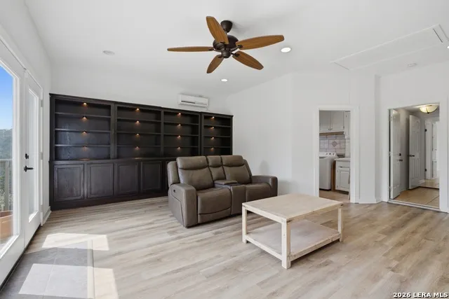 9846 Cash Mountain Rd Helotes, TX 78023