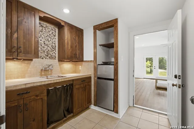9846 Cash Mountain Rd Helotes, TX 78023