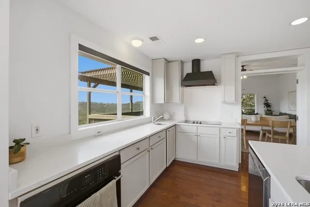 9846 Cash Mountain Rd Helotes, TX 78023