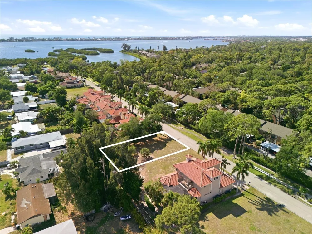 1740 ASSISI DRIVE Sarasota, FL 34231