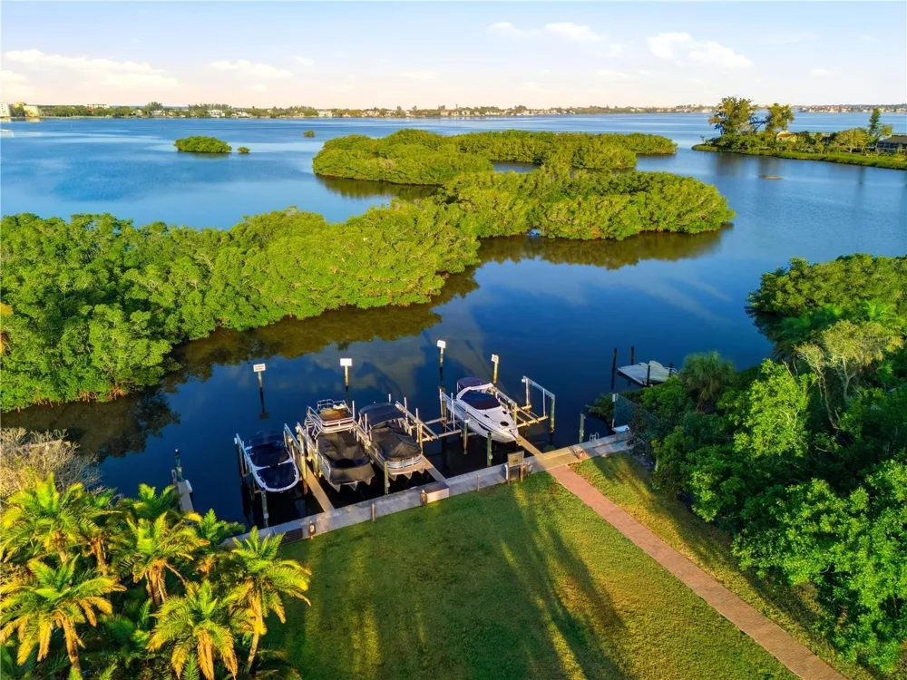 1740 ASSISI DRIVE Sarasota, FL 34231