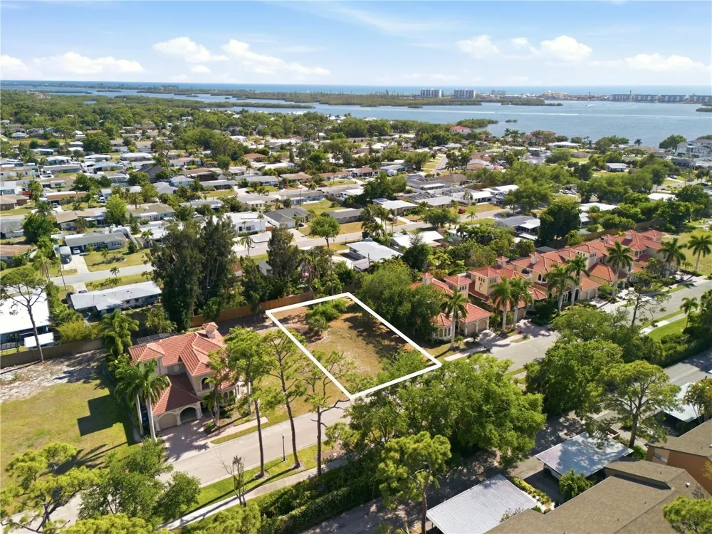 1740 ASSISI DRIVE Sarasota, FL 34231