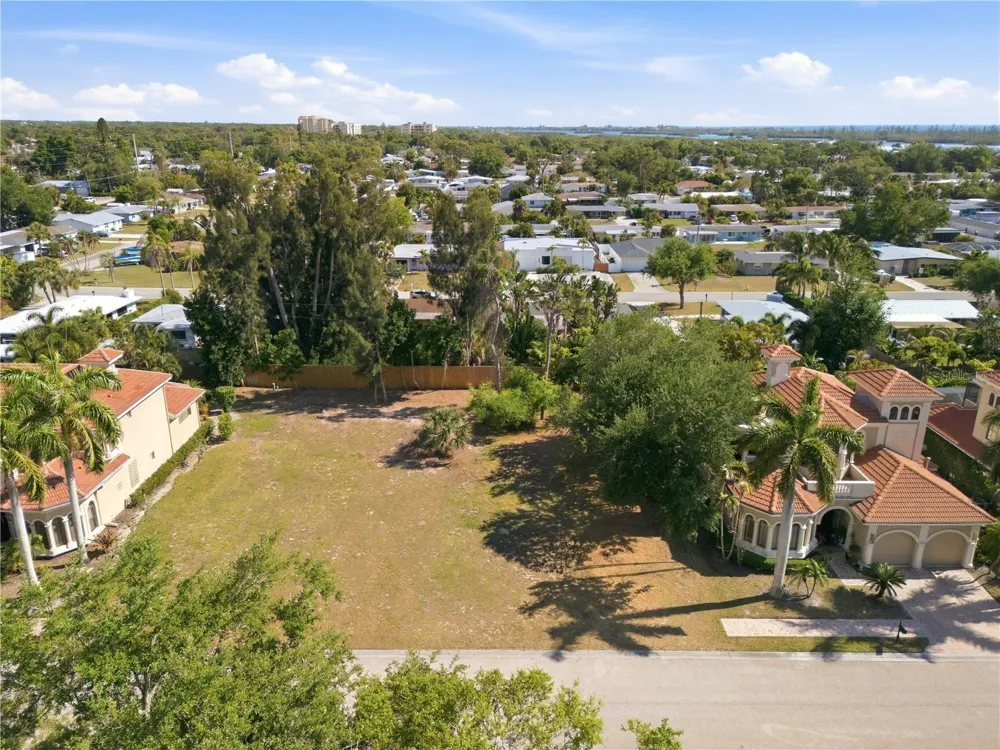 1740 ASSISI DRIVE Sarasota, FL 34231
