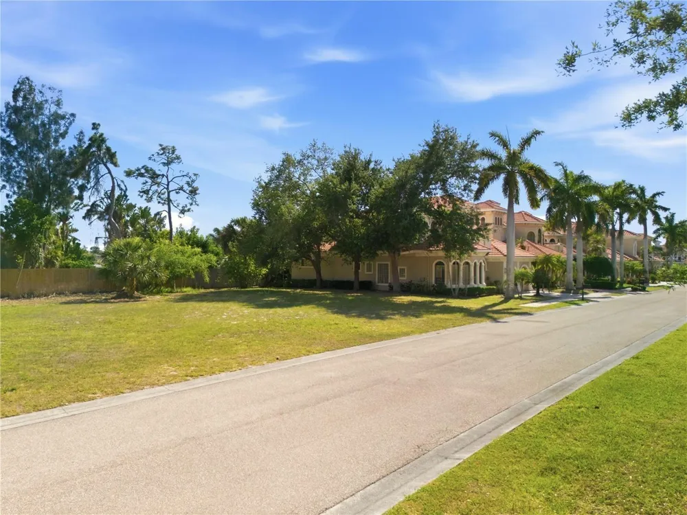 1740 ASSISI DRIVE Sarasota, FL 34231