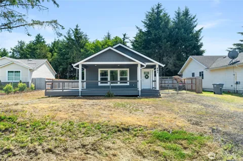 882 Vagabond Avenue SW