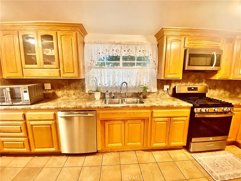 13198 Brand Boulevard San Fernando, CA 91340