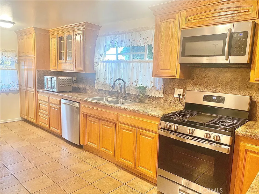 13198 Brand Boulevard San Fernando, CA 91340