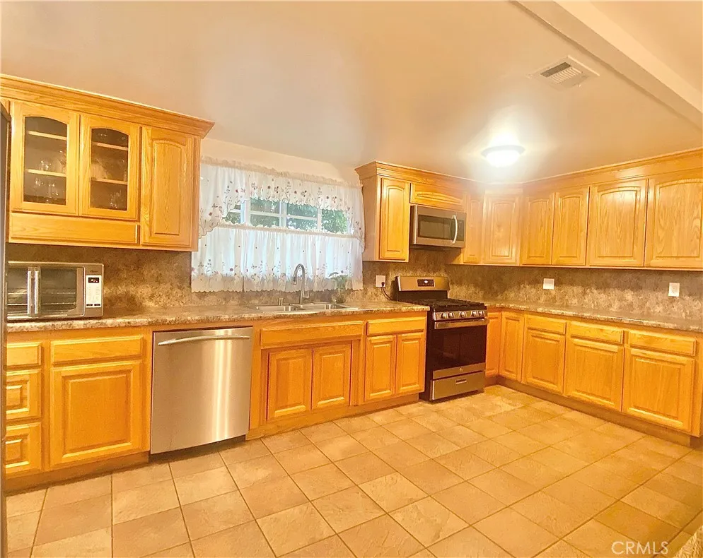 13198 Brand Boulevard San Fernando, CA 91340