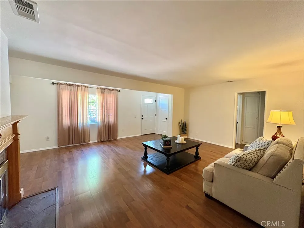 13198 Brand Boulevard San Fernando, CA 91340