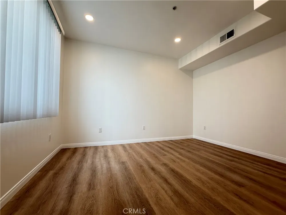 300 E Providencia #111 Burbank, CA 91502