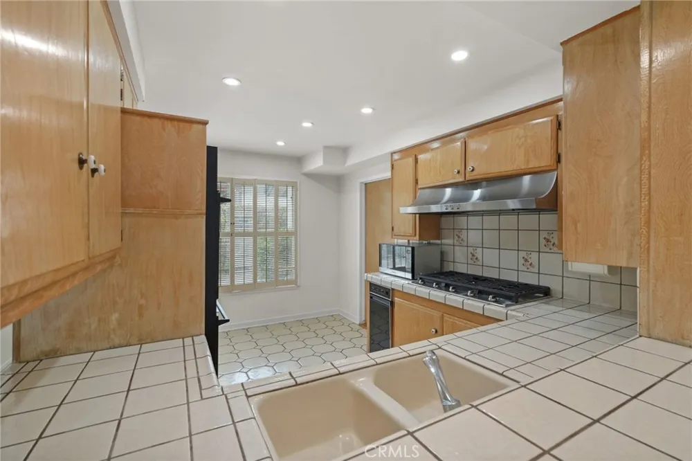 11803 Gerald Avenue Granada Hills, CA 91344