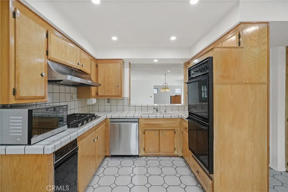 11803 Gerald Avenue Granada Hills, CA 91344