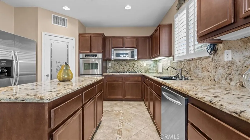 5422 Osprey ct Fontana, CA 92336