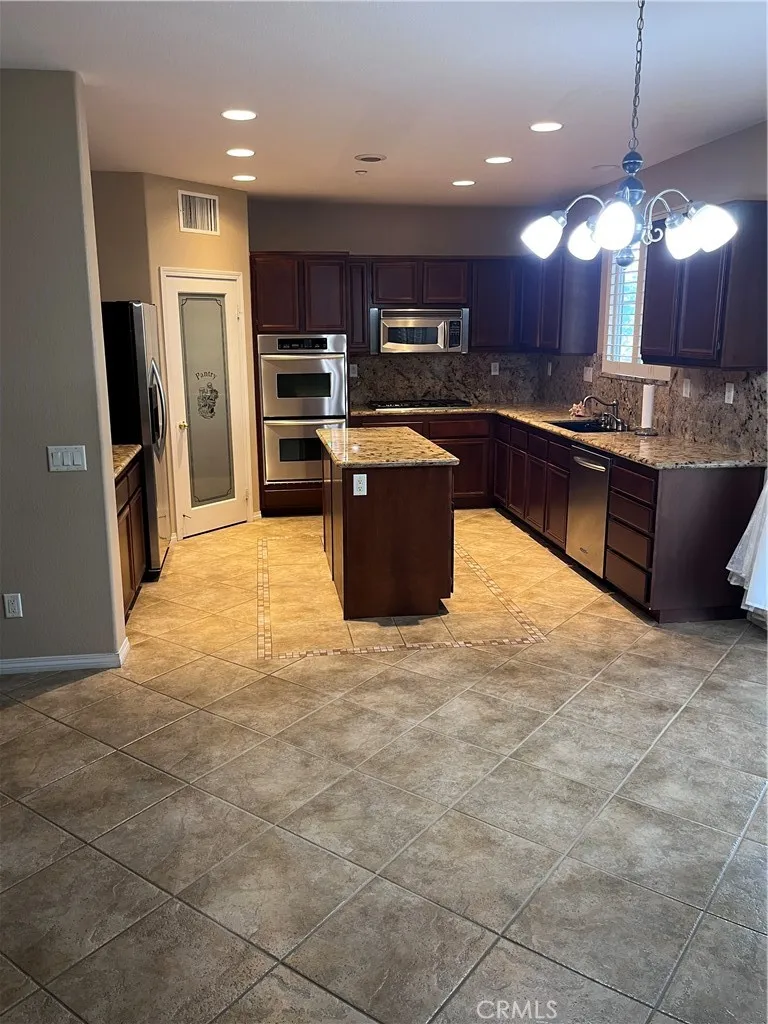 5422 Osprey ct Fontana, CA 92336