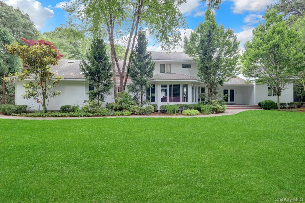 9 Plume Grass Way Westhampton, NY 11977