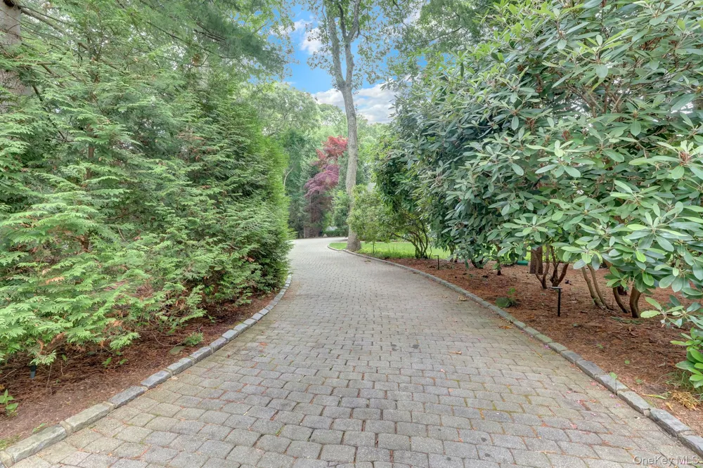 9 Plume Grass Way Westhampton, NY 11977