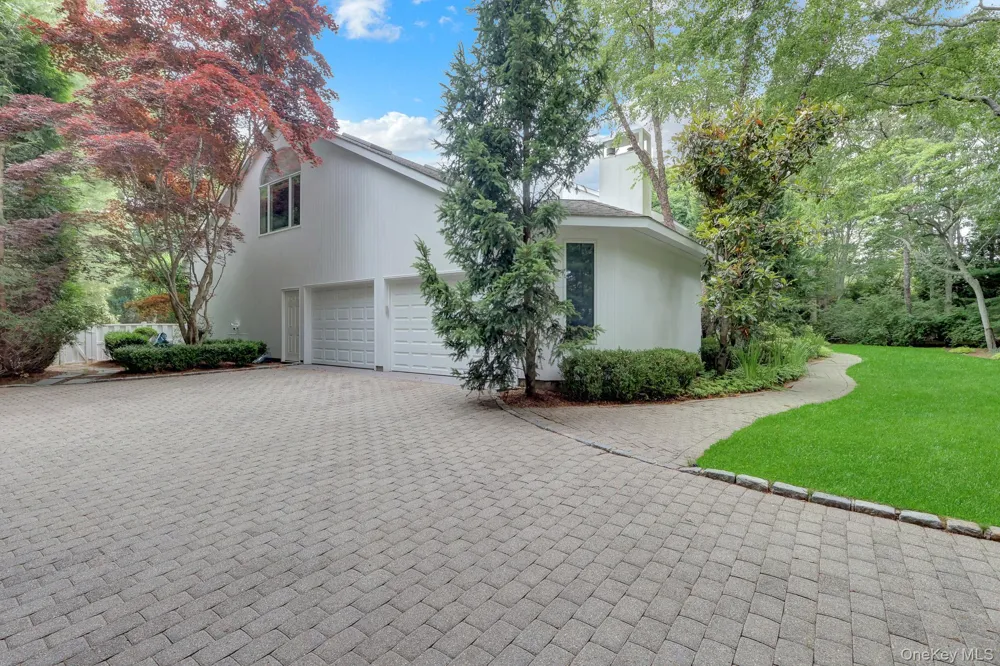 9 Plume Grass Way Westhampton, NY 11977